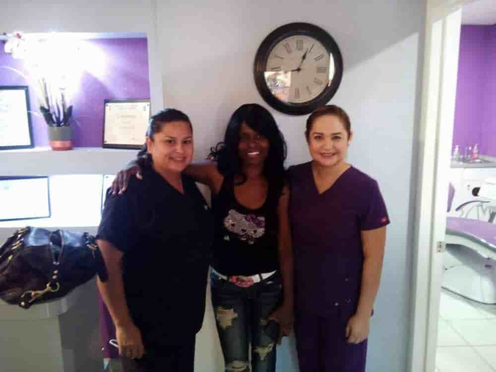 DDS Cinthya Garcia in Los Algodones, Mexico Dentist Reviews of Real Dental Patients Slider image 8