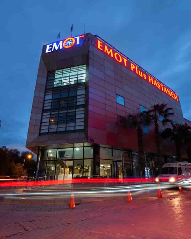 Emot Plus International Hospital en Izmir, Turkey Reseñas de pacientes reales Slider image 3