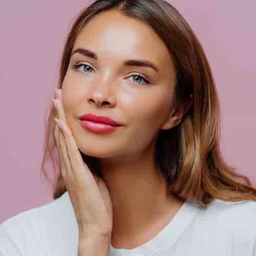 Paquete de lifting facial de mediana edad en Antalya, Turquía, a cargo del hospital privado Olimpos