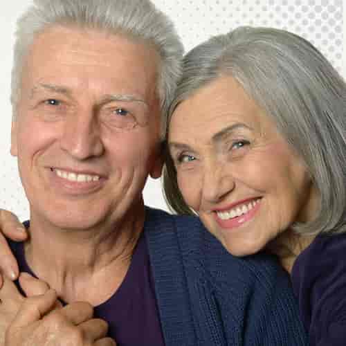 Combinación de adhesión dental y raspado de boca completa para una apariencia impecable. Solo en DentSpa.