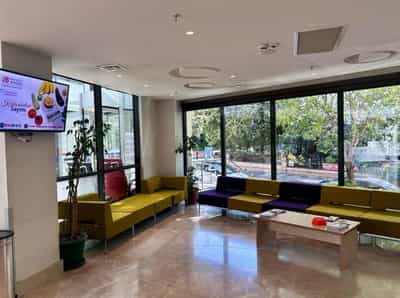 Clínica de peluquería en Estambul, Turquía