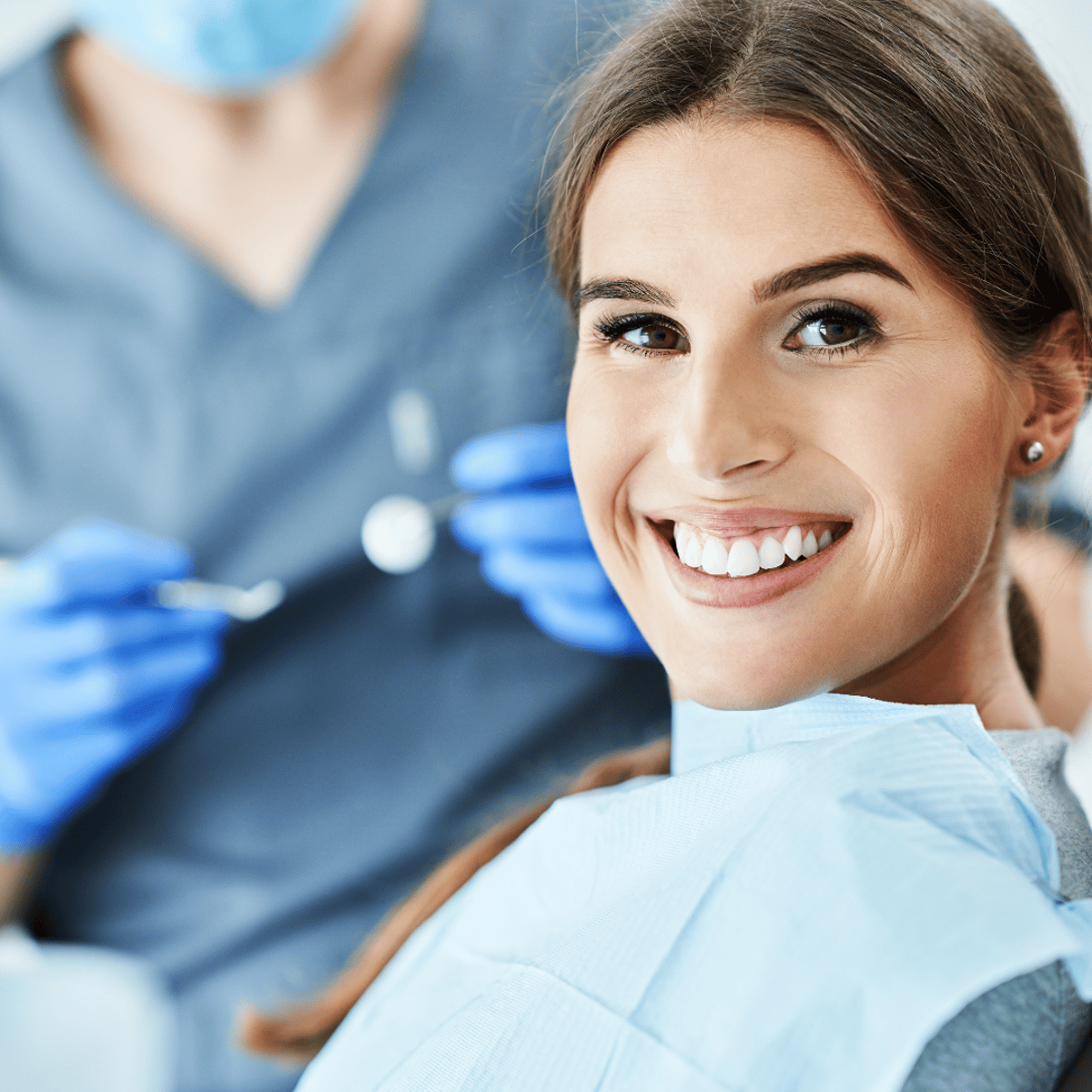 Implantes dentales en Bogotá, Colombia vs. México: Una comparación detallada para pacientes internacionales